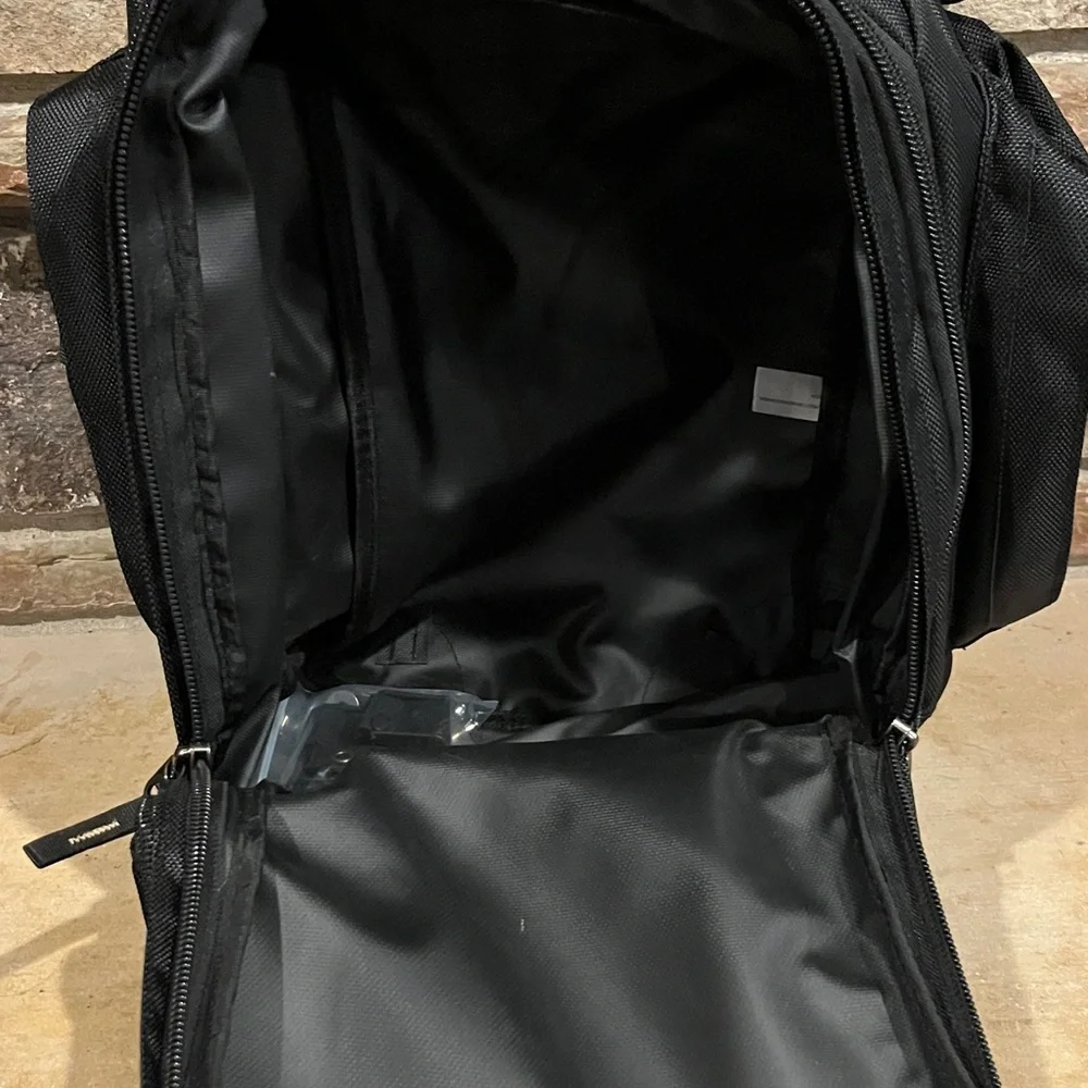Gears Canada Black Motorcycle Tank Convertible Bag